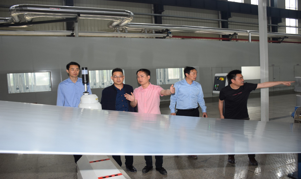 来安县政法委书记吴久余光临安徽友发参观领导